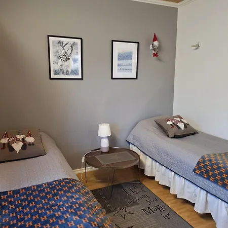 Vila Santa's Neighbor In *