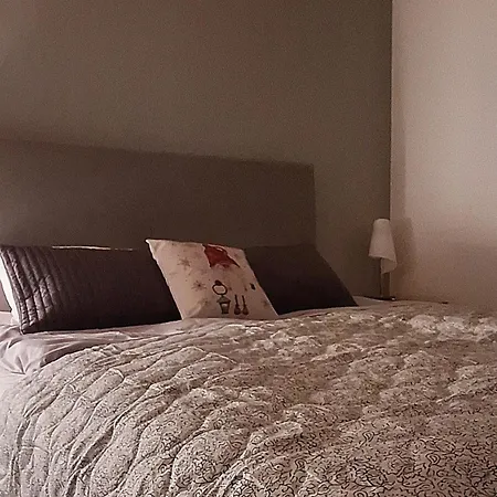 Vila Santa's Neighbor In *