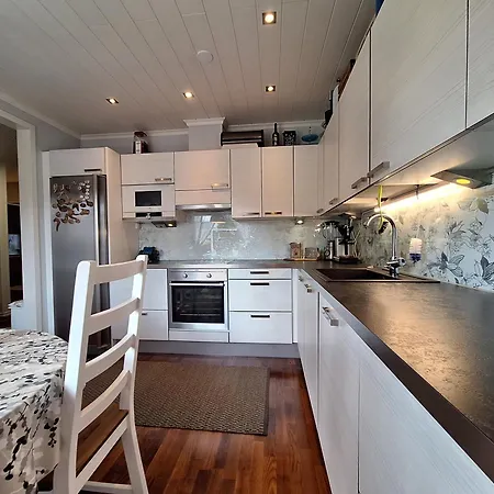 Santa's Neighbor In Vila